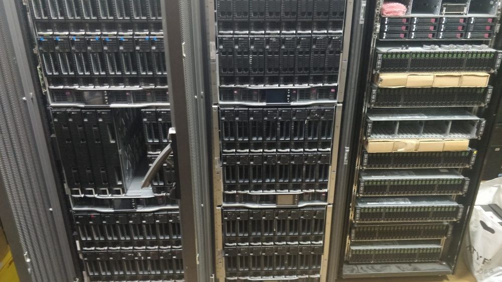 HP C7000 | 16 x HP BL460C Gen8 |